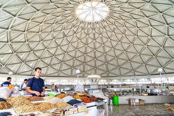 Tashkent Soviet Architecture (Modernism) and Subway station tour. - Friendship of Nations Square and Palace