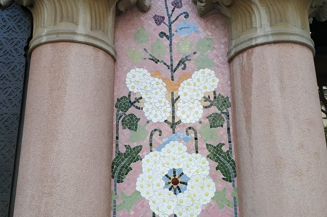 The Story of Gaudi and Modernism Private Walking Tour - What the Private Format Changes