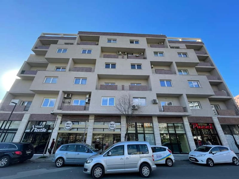 Tirana: Street Art & Modern Architecture Walking Tour - Skanderbeg Square in Ten Minutes