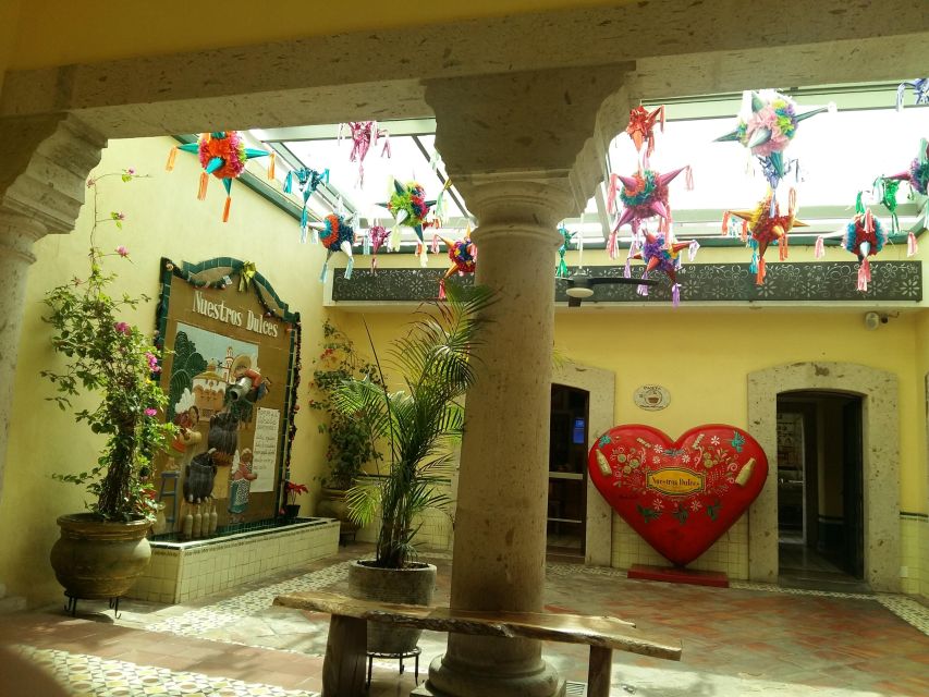 Tlaquepaque Magic Town: Artisans, Traditions, Architecture - Artisans, galleries, and colorful shopfronts