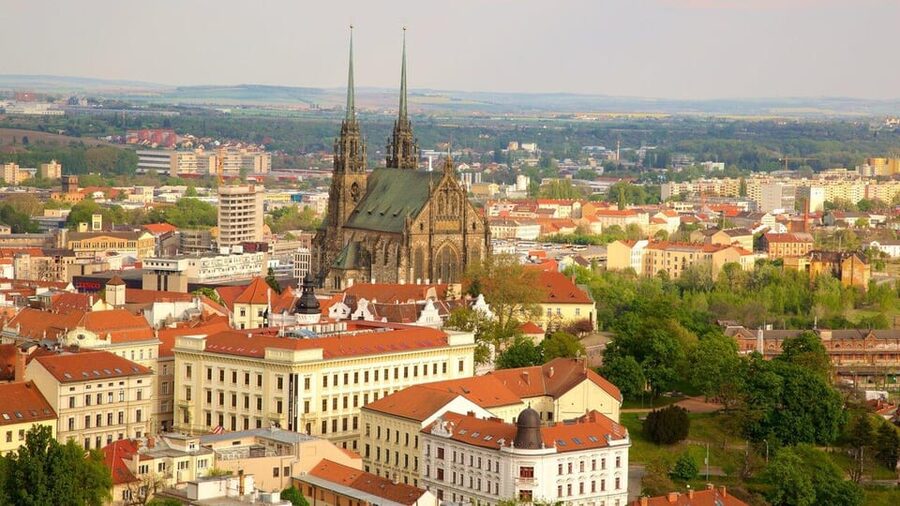 Unveiling Brno: History, Culture & Architectural Delights - The climb toward Špilberk Castle