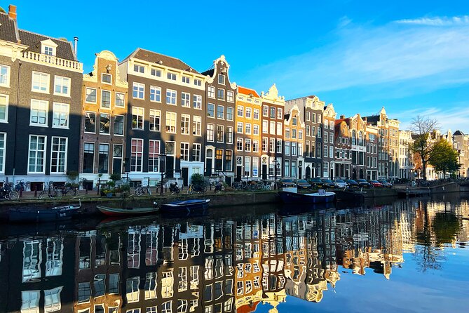 Walking Tour about Golden Age Architecture, private local guide - De Dolphijn and a link to Rembrandt