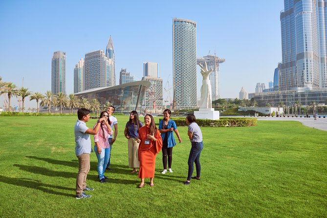 Wings of Dubai: Downtown Dubai Art & Architecture Tour - Galleries, fashion, and the Dubai Circle Game