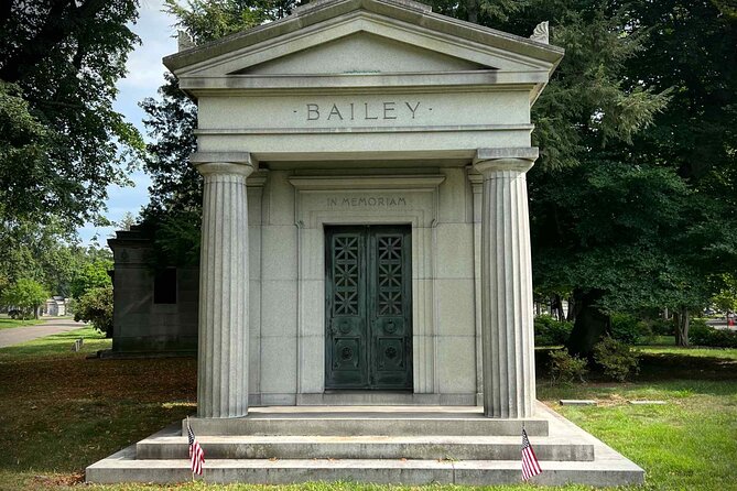 Woodlawn Cemetery: A Self-Guided Audio Tour of Gilded Age Art and Architecture - Ending with Barbara Hutton’s fortune and seven marriages